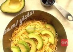 牛油果玉米凉面的做法图解4