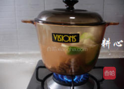 青萝卜马蹄鱿鱼汤的做法图解4