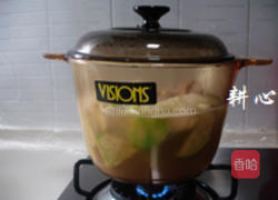 青萝卜马蹄鱿鱼汤的做法图解5