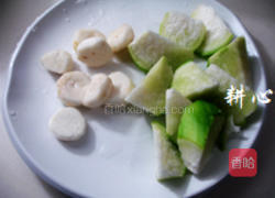 青萝卜马蹄鱿鱼汤的做法图解2