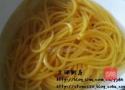 鱼籽拌面的做法图解2