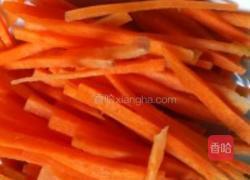 骨汤虾皮胡萝卜面的做法图解2