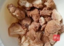 猴头菇乌鸡汤的做法图解2