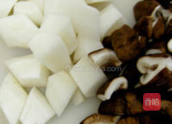 牛肉丸子萝卜汤的做法图解2