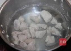 莲子百合炖瘦肉的做法图解2