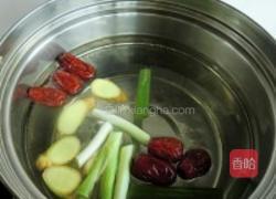 红枣银耳乌鸡汤的做法图解3