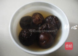 海参香菇煲鸡汤的做法图解3