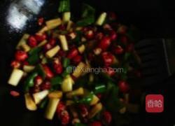 爆炒西瓜虫的做法图解1