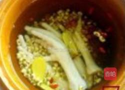 花生眉豆煲鸡脚的做法图解7