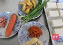 虫草花扒牛肝菌豆腐箱的做法图解1