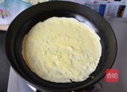 香肠鸡蛋卷的做法图解2