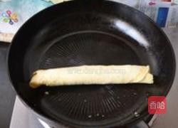 香肠鸡蛋卷的做法图解4