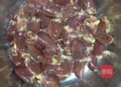 尖椒爆炒鸡心的做法图解1