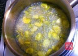 酥炸蚕豆瓣的做法图解3