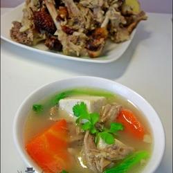 胡萝卜鸭架汤的做法[图]