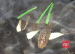 海参炆排骨的做法图解2