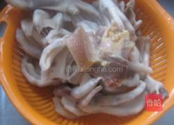 鸭掌菌菇千张汤的做法图解3