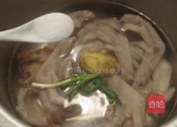 鸭掌菌菇千张汤的做法图解4