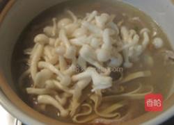 鸭掌菌菇千张汤的做法图解6