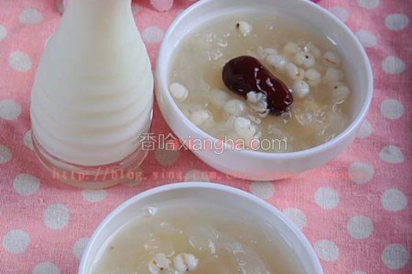 薏仁红枣银耳牛奶羹