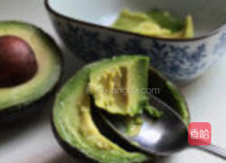 鳄梨果奶的做法图解1