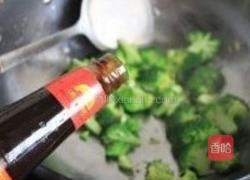 蚝油鱼子西兰花的做法图解3