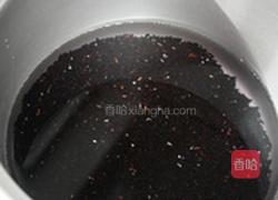 黑香米椰浆水果饭的做法图解1
