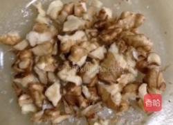 黑豆核桃芝麻豆浆的做法图解2