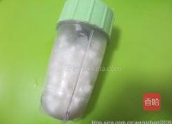 鲜榨椰子汁的做法图解3