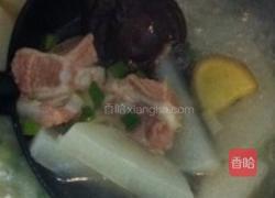 猪骨白萝卜汤的做法图解2