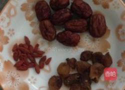 小米桂圆补血粥的做法图解2