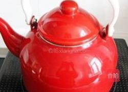 枸杞蜜枣花茶的做法图解3