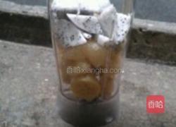火龙果香蕉汁的做法图解2