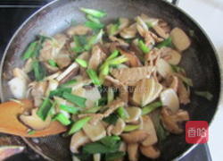 青蒜肉丝炒年糕的做法图解11