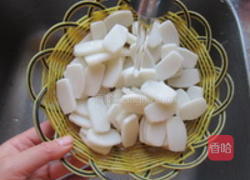 青蒜肉丝炒年糕的做法图解3