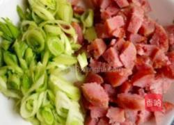 青蒜香肠炒饭的做法图解1