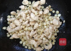 玉米炒鸡肉的做法图解5