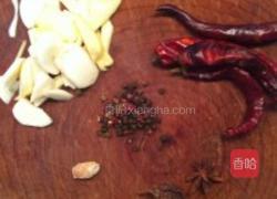 滇式牛肝菌黄焖鸡的做法图解1