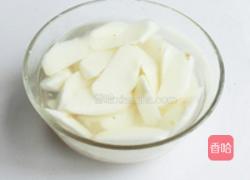 山药排骨煲的做法图解2