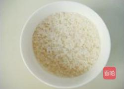 雪梨菊花粥的做法图解1