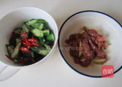 肉丝炒黄秋葵的做法图解3