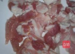 胡萝卜丝爆炒肉片荷兰豆的做法图解1