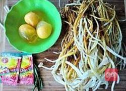 剁椒金针拌变蛋的做法图解1