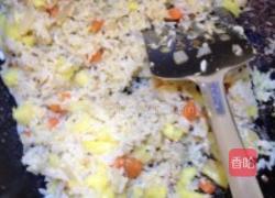 正宗泰式菠萝炒饭的做法图解5