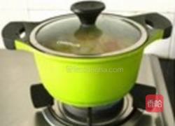 菊花枸杞水果茶的做法图解3