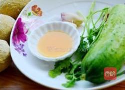 黄瓜拌变蛋的做法图解1