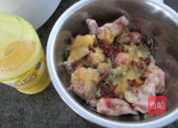 蛋黄薄荷甜辣翅中的做法图解1