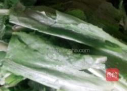 爽口香辣蒜蓉油麦菜的做法图解1