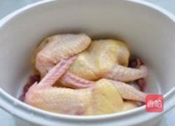 白莲茶树菇乳鸽汤的做法图解2