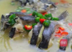大蒜泡椒焖鲇鱼的做法图解5